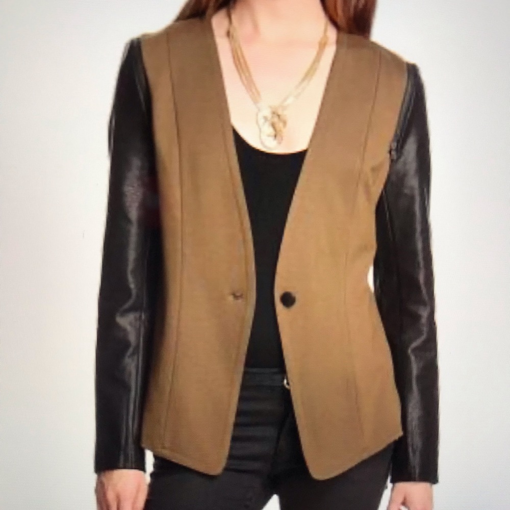 Blazer single button with faux leather sleeves